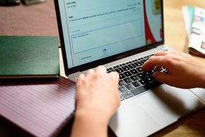 Anoniminio komentavimo iliuzija: smurtautojai turi atsakyti ir internete