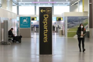 Jungtinė Karalystė imasi griežtų priemonių dėl naujojo COVID-19 varianto PAR