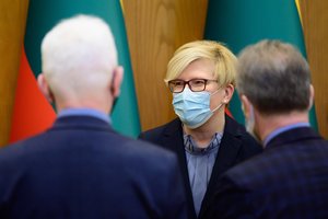 I. Šimonytė atsikirto A. Gedvilui: paaiškino, kodėl PSO trečiąją vakcinos dozę pavadino „skandalu“