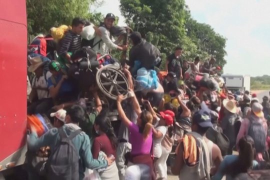 Migrantai plūsta į Meksiką: tikina ten ieškosiantys darbo