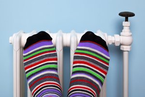 Įspėjo: šąlančios kojos ir papilkėjusi oda išduoda apie pavojų sveikatai