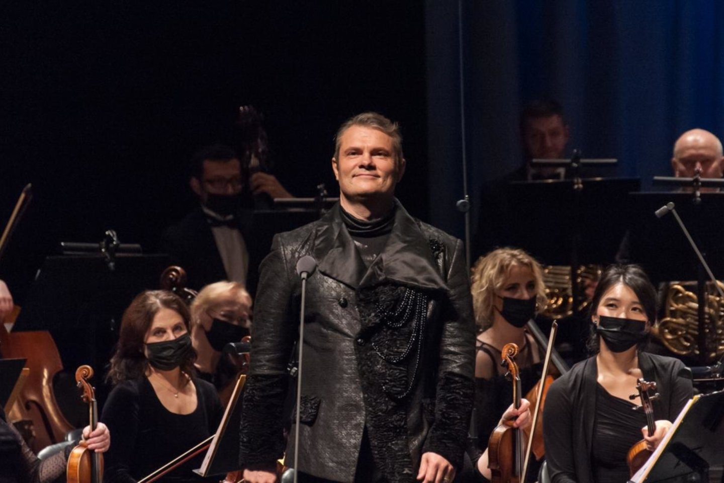 Operos solistas A.Švilpa savo jubiliejų šventė scenoje su draugais.<br> O.Kasabovos nuotr.