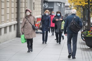 Sureagavo į naują COVID-19 atmainą: mokslininkas siūlo Lietuvoje imtis papildomų priemonių