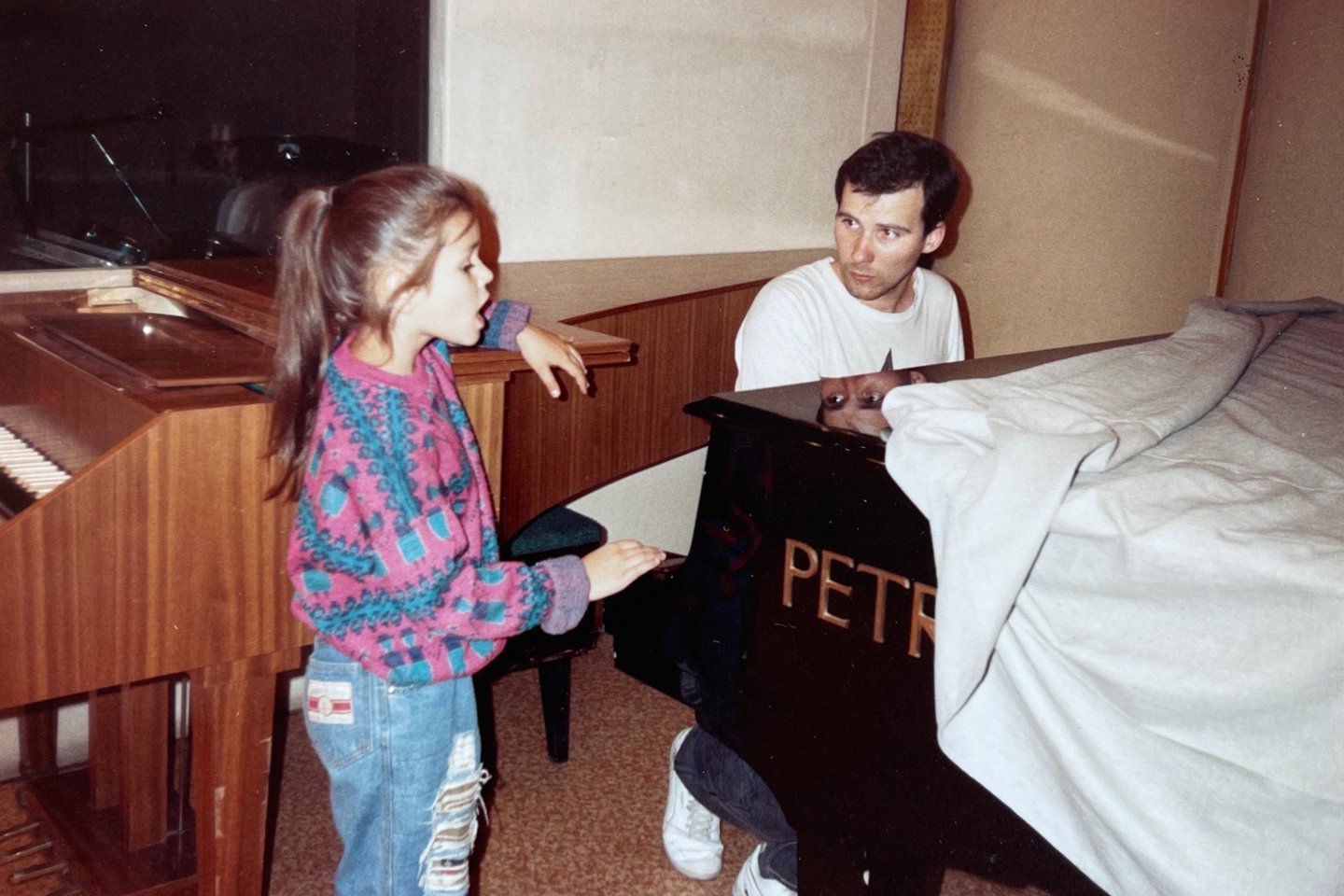 Būdama 9 metų Ieva kartu su Keistuolių teatro aktoriais suvaidino muzikinėje televizijos pasakoje „Geltonų plytų kelias“.<br>Nuotr. iš asmeninio albumo