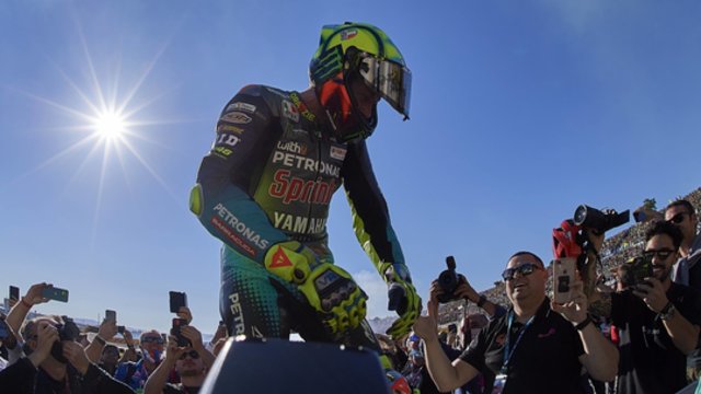 Italijos motociklų sporto legenda V. Rossi baigia karjerą: surengė susitikimą su savo gerbėjais
