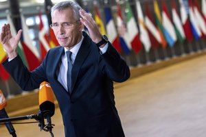 J. Stoltenbergas: NATO aptars padėtį Baltarusijoje, Rusijos veiklą prie Ukrainos sienų