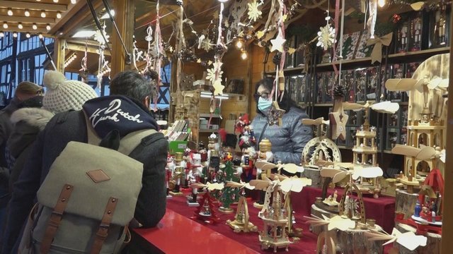 Duris atvėrė didžiausia Prancūzijos Kalėdų mugė: lankytojai privalės laikytis griežtos tvarkos