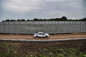 Graikija atidarė dar dvi naujas „uždaro“ tipo stovyklas migrantams