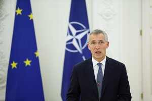 J. Stoltenbergas ragina Rusiją mažinti įtampą Ukrainos pasienyje: Maskva turėtų skaidriai deklaruoti savo tikslus