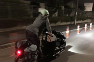 Neįtikėtinas politikės ryžtas: gimdyti važiavo dviračiu