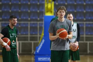 Į rinktinę atvykęs ir tradiciją nutaręs pratęsti M. Kuzminskas: „Neslėpsiu, tai žaidimas iš pinigų“