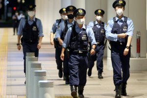 Japonija užsidaro: dėl naujo koronaviruso varianto stabdomas užsieniečių atvykimą į šalį