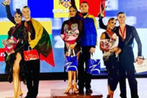 Dvi Lietuvos šokėjų poros kovojo pasaulio čempionatų finaluose: kauniečiai tapo jaunimo vicečempionais