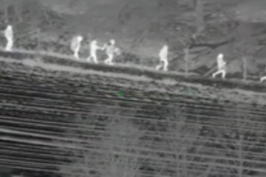 VSAT sraigtasparnis užfiksavo, kaip migrantų grupė bando patekti į Lietuvą: visi buvo grąžinti į Baltarusiją