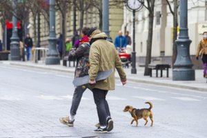Virusologas apie omikron grėsmę: manyti, kad kažkokiu būdu skiepai visiškai praras efektyvumą – naivu