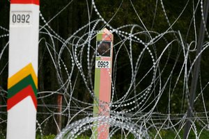 VSAT neigia Baltarusijos kaltinimus dėl žiauraus elgesio su migrantais: dezinformacijos tik daugės