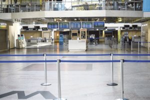 Kilus susirūpinimui dėl omikron atmainos Australija stabdo sienų atvėrimą