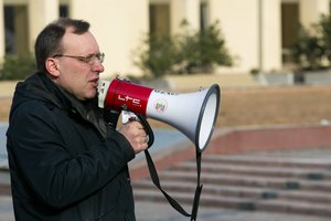 Su policija aiškintis turėjęs N. Puteikis sustoti neketina: pasiėmęs skambiai pavadintą maišą keliavo po taromatus