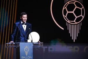 Dar vieną Auksinį kamuolį gavęs L. Messi pripažino, kad R. Lewandowskis buvo apvogtas
