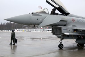 NATO oro policijos misiją Lietuvoje iš danų ir portugalų perėmė Lenkijos kariai