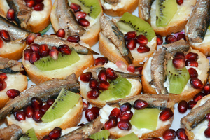 Lengva užkandėlė su šprotais – ir kasdienai, ir svečiui pavaišinti