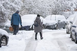 Nuo Naujųjų įsigalios naujas automobilio statymo draudimas: štai ką reikėtų įsidėmėti vairuotojams