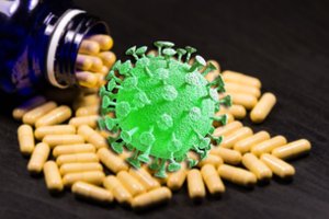 JAV medicinos ekspertai rekomendavo leisti vartoti „Merck“ preparatą nuo COVID-19