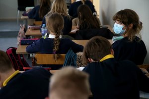 J. Šiugždinienė pasisakė apie privalomą kaukių dėvėjimą pradinukams