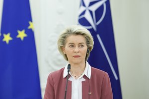  EK vadovė U. von der Leyen: „Metas pagalvoti apie privalomą vakcinaciją nuo COVID-19“
