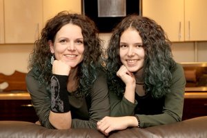 Drąsios žaliaplaukės panevėžietės – mama ir 12 m. dukra – nebijo jokių iššūkių