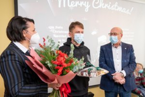 Po pasirodymo Kalėdų eglutės įžiebimo koncerte Egidijus Dragūnas į Kauną sugrįžo su dovanomis