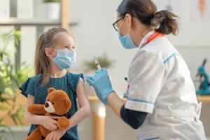 Specialistai apie tėvų priešinimąsi vaikų skiepijimui: kuo ši liga tokia išskirtinė, kad staiga ekspertų nuomonė tapo nebesvarbi?