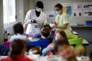 Prancūzijos parlamentas svarsto naują įstatymą, kuriuo siekiama įkalinti už patyčias mokykloje