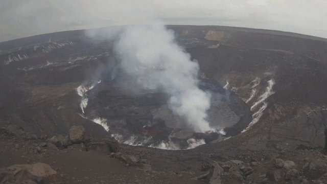 Pamatykite: iš arti užfiksuotas vis dar besiveržiantis Kilauea ugnikalnis