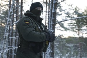 Akis į akį su migrantais susiduriantys pasieniečiai prakalbo, kokių sprendimų trūksta