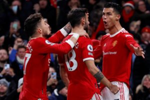 Abiejotinas „Arsenal“ įvartis „užkūrė“ Cristiano Ronaldo – portugalas padėjo laimėti „Manchesteru United“ ir tapo išskirtiniu pasaulio futbolininku