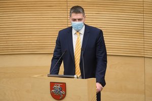 A. Mazuronis apie privalomus skiepus: reikia pritaikyti „saldainio principą“, o ne „botago principą“