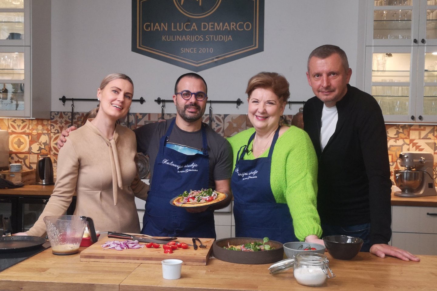 Laidos vedėja L. Kalpokaitė lankėsi Gian Lucos Demarco kulinarijos studijoje. <br> Pr. siuntėjų nuotr.