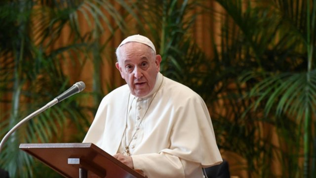 Popiežius Pranciškus ragino atgaivinti „brolybės jausmą“: pasiūlė migrantams galimybę gyventi Italijoje