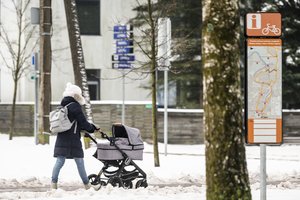Eismo sąlygas sunkina plikledis, snygis