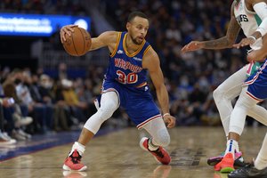 Košmaru virtusi „Golden State Warriors“ naktis: pro šalį šaudęs S. Curry ir netikėtas pralaimėjimas