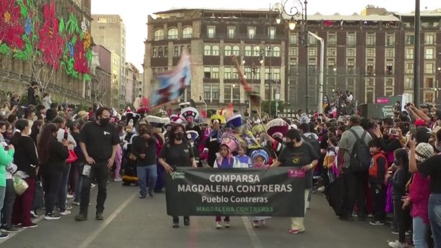 Pamatykite: Meksikos gatves užpildė spalvų ir muzikos garsų kupinas paradas