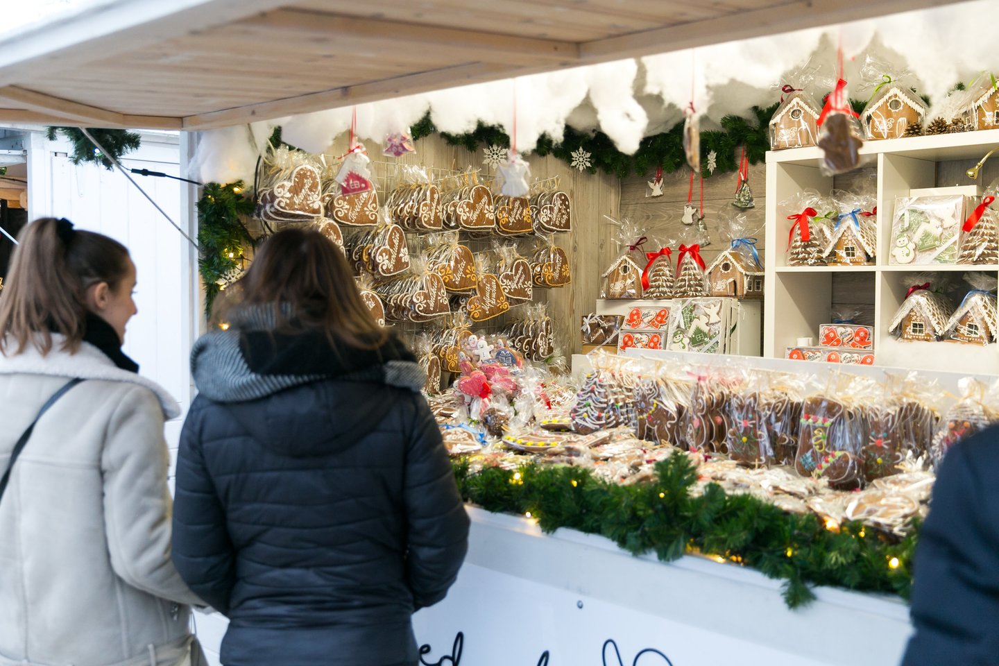Lietuvoje prasidedant kalėdinėms mugėms, kai kurie prekybininkai pastebi, jog prekybos pradžia vangi.<br>T.Bauro nuotr.