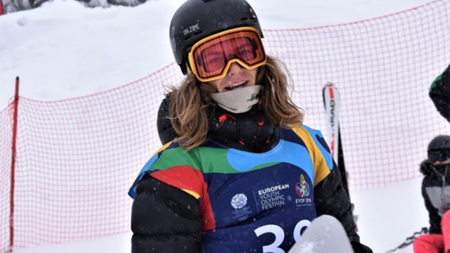Pasaulyje įsibėgėja olimpinis žiemos sporto sezonas: slidininkai ir snieglentininkai demonstravo triukus