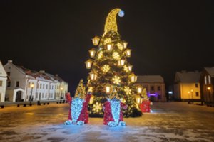 Kėdainiai skelbia kalėdinio laikotarpio pradžią – įžiebta miesto eglė