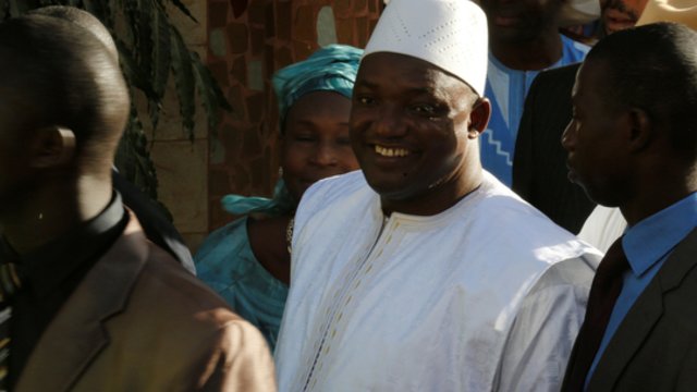 Rinkimų komisija: Gambijos prezidentu perrinktas dabartinis šalies vadovas A. Barrow