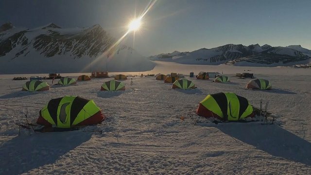 Užfiksuotas itin retas reiškinys: Antarktidoje įvyko vienintelis šiais metais visiškas Saulės užtemimas 