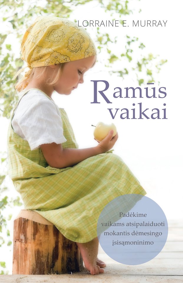 Meditacijos mokytoja iš Jungtinės Karalystės Lorraine E. Murray dalijasi meditacijos patarimais vaikams ką tik lietuviškai pasirodžiusioje knygoje „Ramūs vaikai“.<br> Pranešimo spaudai nuotr.