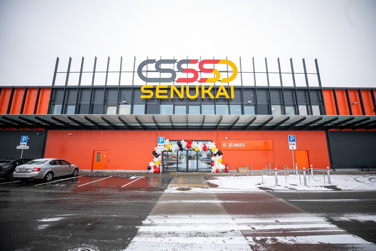 „Senukai“ atidarė ketvirtą parduotuvę Vilniuje, investicijos siekia 12,6 mln. eurų.<br>Pranešimo autorių nuotr.