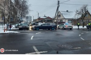 Savaitgalio avarijose nukentėjo 32 žmonės
